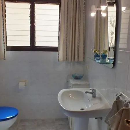 Apt With Ocean View In El -f0105